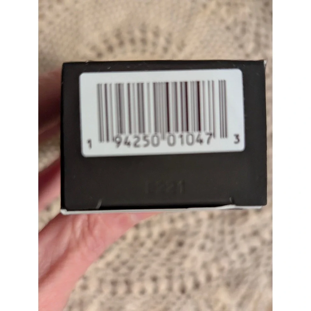 NIB Laura Mercier Real Flawless Weightless Perfecting Foundation 2N1 Cashew 1oz